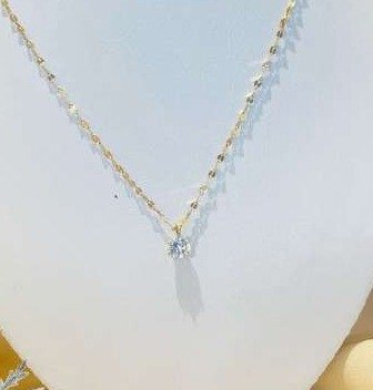 1 Xbox Series S y  1 cadena de oro 14K de Joyería Isaías